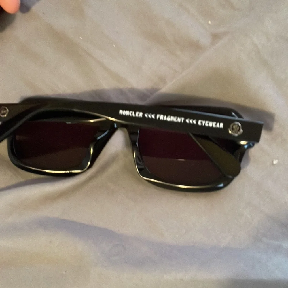 Black moncler glasses - Picture 2 of 4